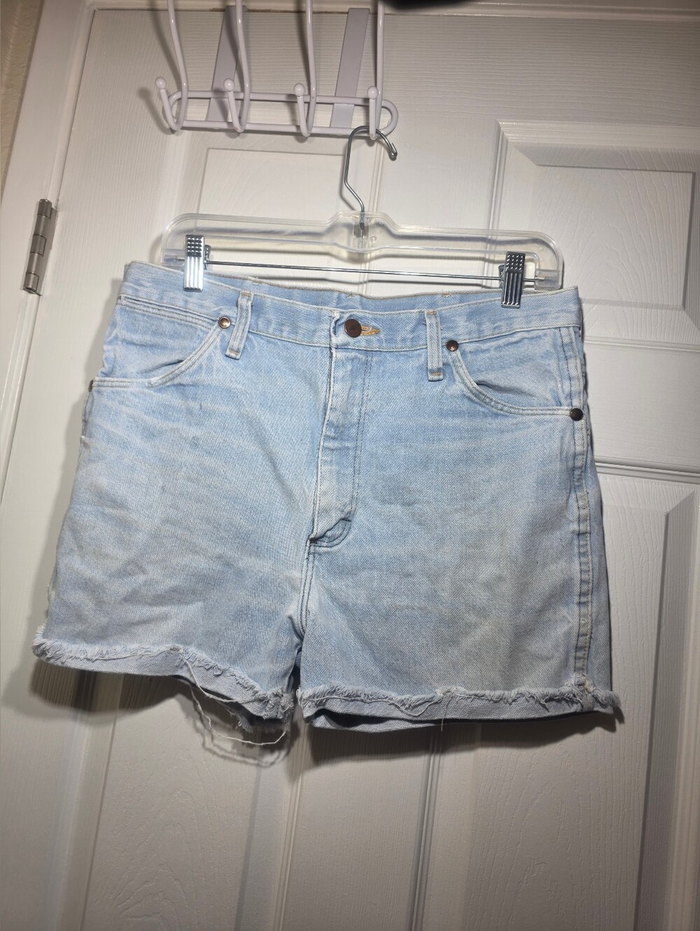 Wrangler Women's Denim Shorts Size 32 Light Wash Cut Off Raw Hem High Rise